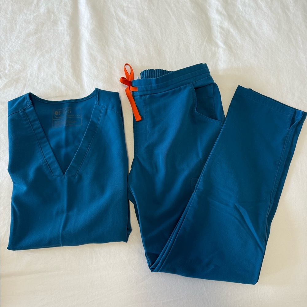 FIGS Alps Blue Scrub Set